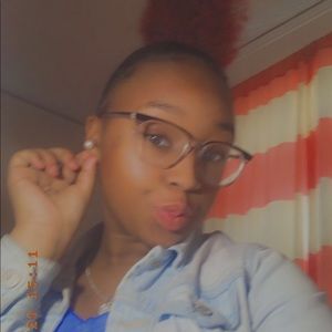 Meet your Posher, Alayja